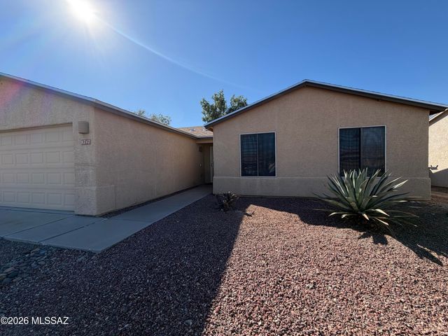 8747 N Golden Moon Way, Tucson, AZ 85743