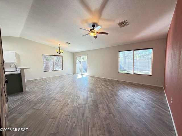 8747 N Golden Moon Way, Tucson, AZ 85743