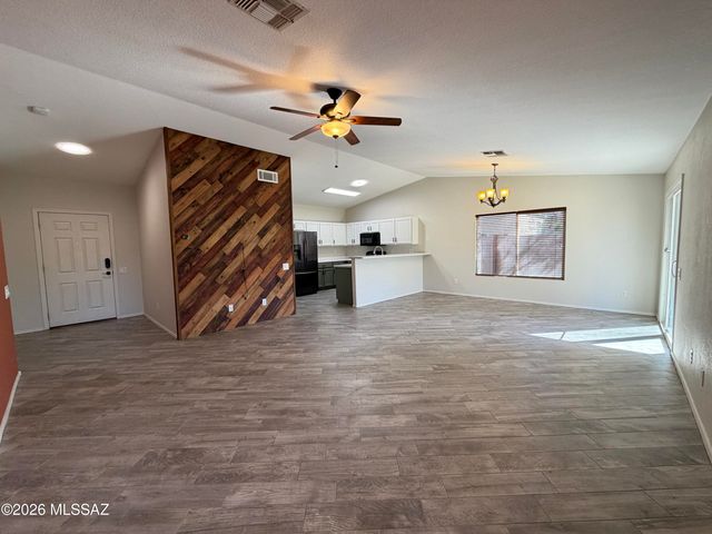 8747 N Golden Moon Way, Tucson, AZ 85743