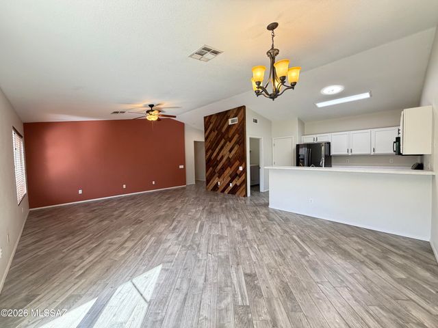 8747 N Golden Moon Way, Tucson, AZ 85743