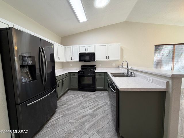 8747 N Golden Moon Way, Tucson, AZ 85743