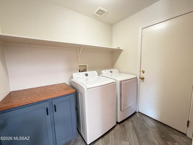 8747 N Golden Moon Way, Tucson, AZ 85743