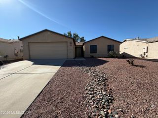 8747 N Golden Moon Way, Tucson, AZ 85743