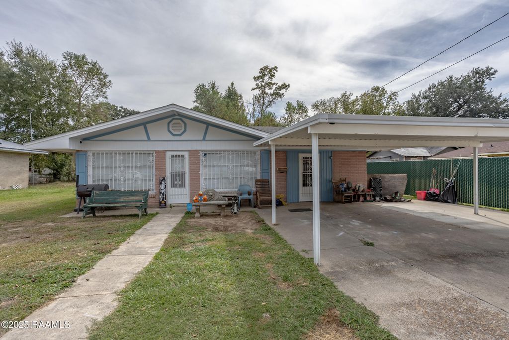 912 Chestnut Street, Mamou, LA 70554