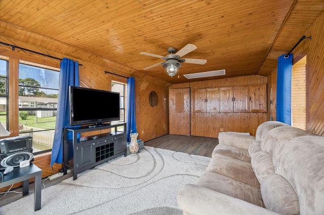 115 Panther, Onalaska, TX 77360