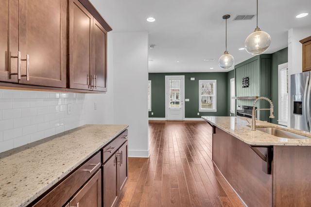 720 Cottage Park Dr, Nashville, TN 37207