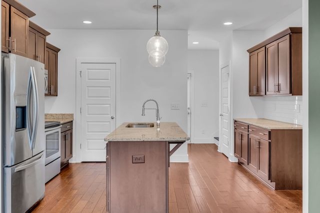 720 Cottage Park Dr, Nashville, TN 37207