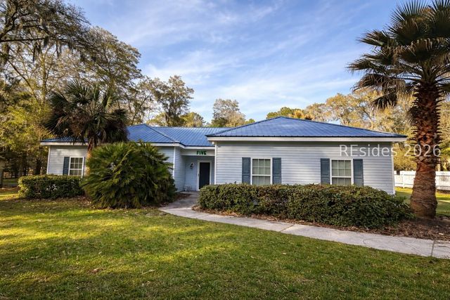 5 Cedar Point Dr, Ladys Island, SC 29907