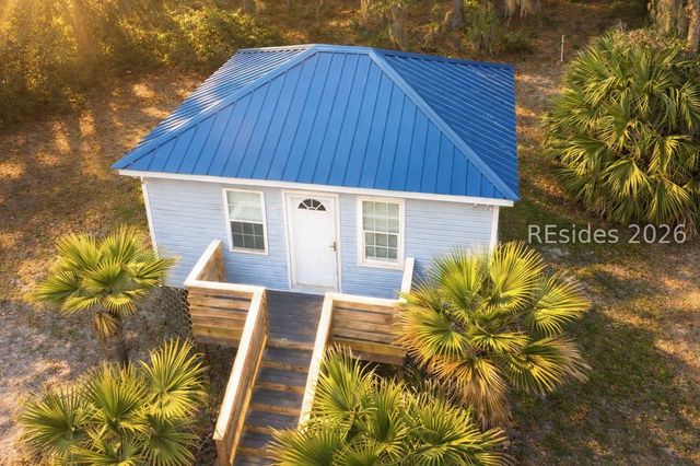5 Cedar Point Dr, Ladys Island, SC 29907