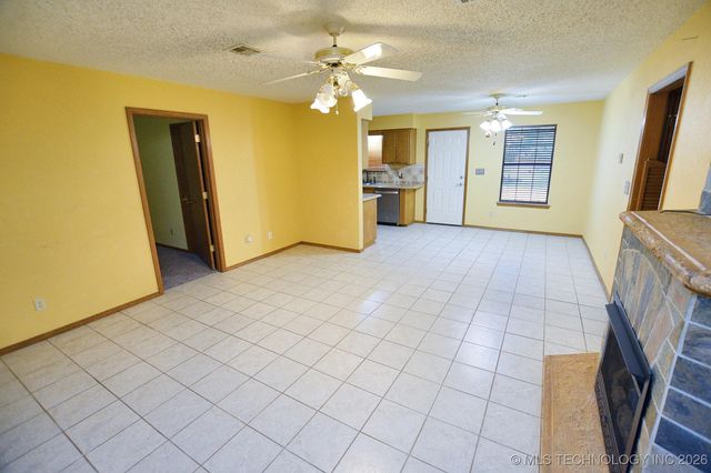 1208 SW 14th Court, Wagoner, OK 74467