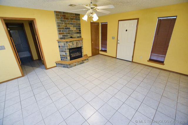 1208 SW 14th Court, Wagoner, OK 74467