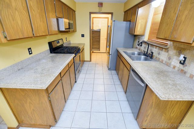 1208 SW 14th Court, Wagoner, OK 74467