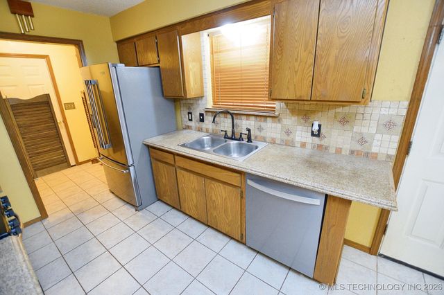 1208 SW 14th Court, Wagoner, OK 74467