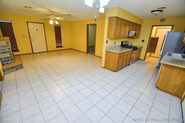 1208 SW 14th Court, Wagoner, OK 74467