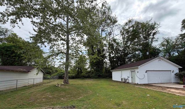 2706 Lake Avenue SE, Decatur, AL 35603