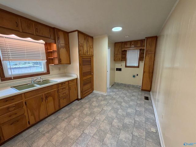 2706 Lake Avenue SE, Decatur, AL 35603