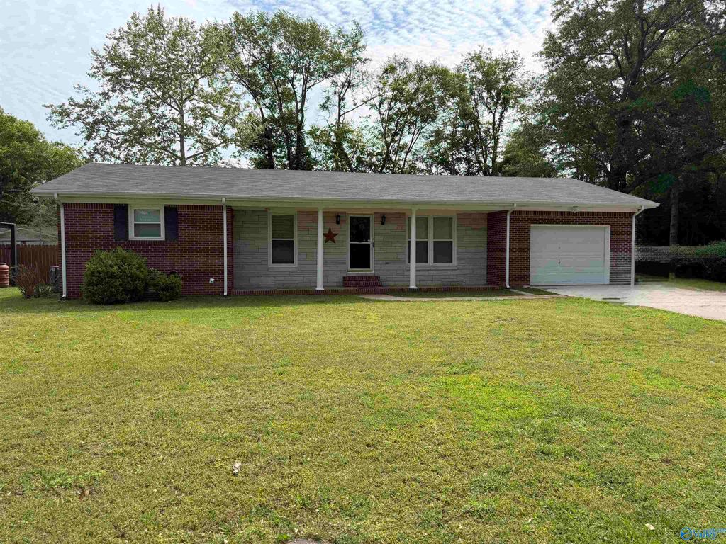 2706 Lake Avenue SE, Decatur, AL 35603