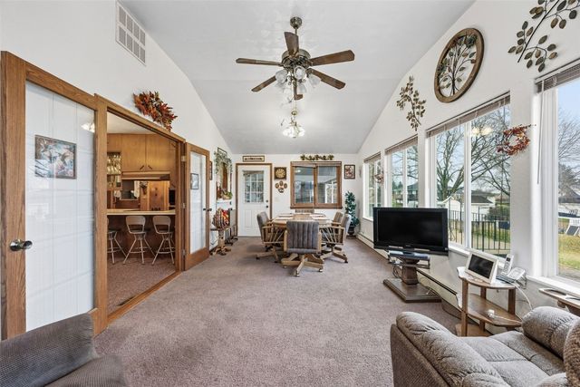 101 South Street, Urbana, IA 52345