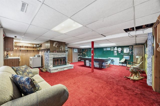 101 South Street, Urbana, IA 52345