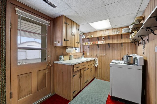 101 South Street, Urbana, IA 52345