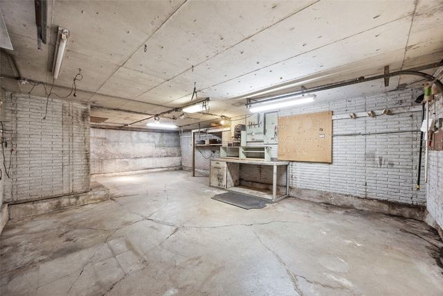 101 South Street, Urbana, IA 52345