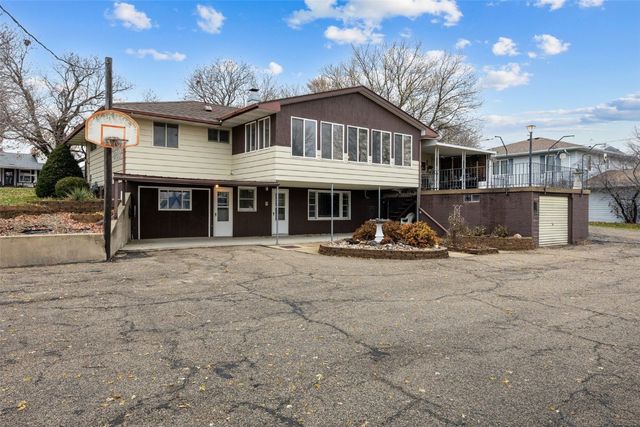 101 South Street, Urbana, IA 52345