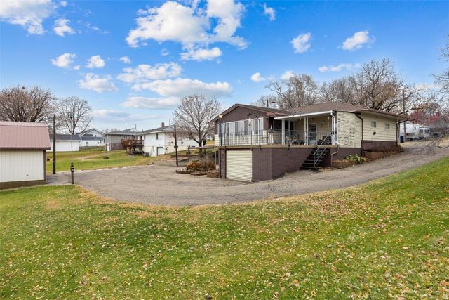 101 South Street, Urbana, IA 52345