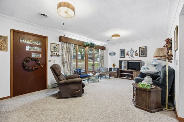 101 South Street, Urbana, IA 52345