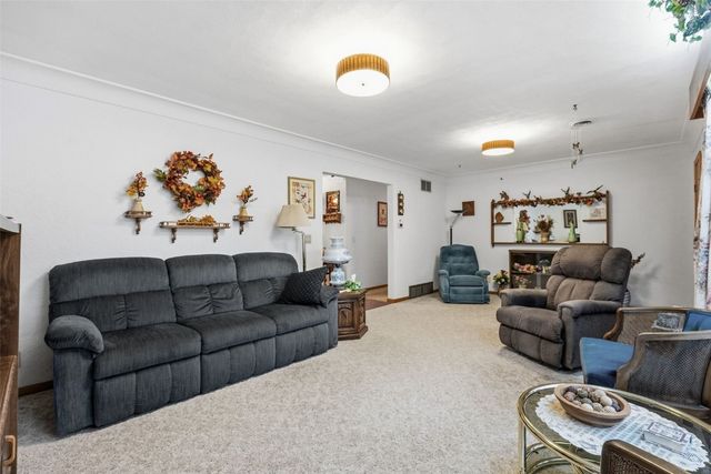 101 South Street, Urbana, IA 52345