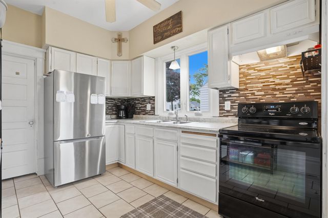 330 S Walnut Avenue, New Hampton, IA 50659