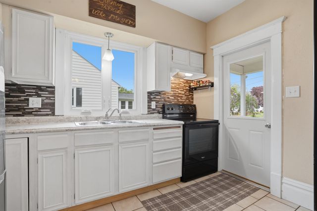 330 S Walnut Avenue, New Hampton, IA 50659