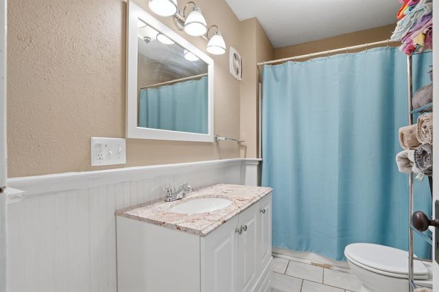 330 S Walnut Avenue, New Hampton, IA 50659