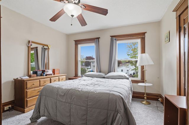 330 S Walnut Avenue, New Hampton, IA 50659