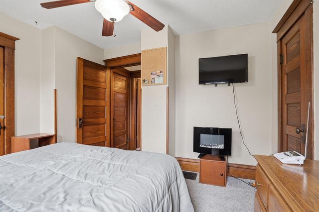 330 S Walnut Avenue, New Hampton, IA 50659