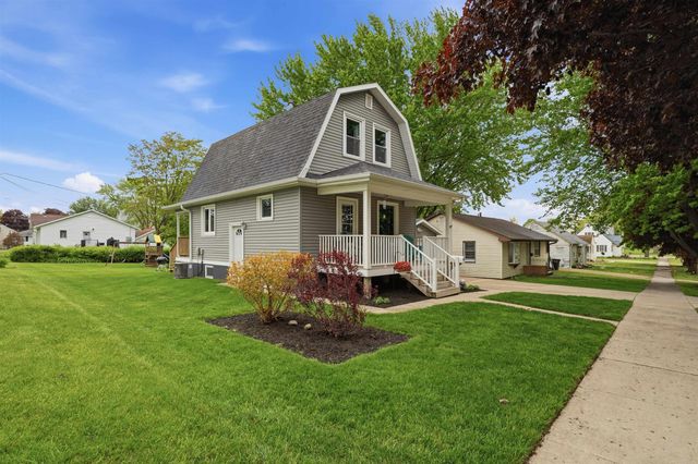 330 S Walnut Avenue, New Hampton, IA 50659