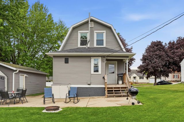 330 S Walnut Avenue, New Hampton, IA 50659
