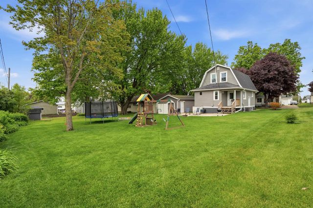 330 S Walnut Avenue, New Hampton, IA 50659