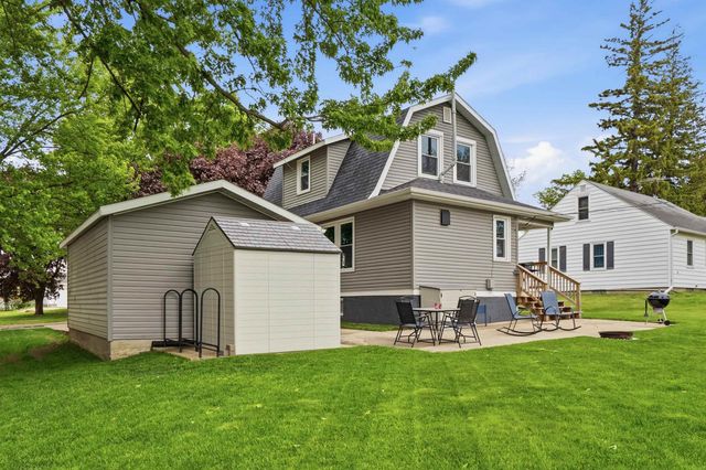 330 S Walnut Avenue, New Hampton, IA 50659