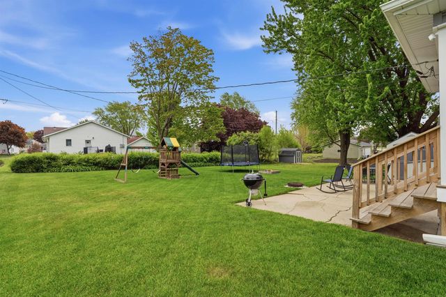 330 S Walnut Avenue, New Hampton, IA 50659