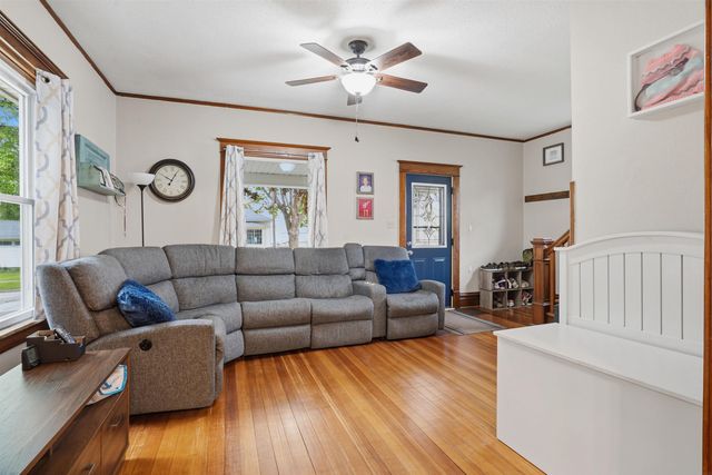 330 S Walnut Avenue, New Hampton, IA 50659