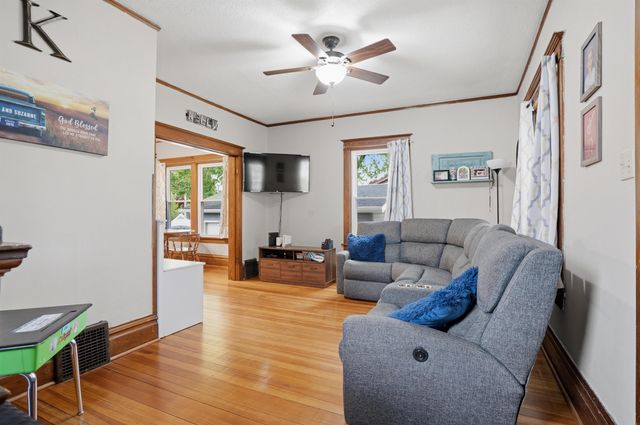 330 S Walnut Avenue, New Hampton, IA 50659