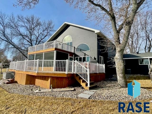 1392 S Lake Dr Drive, Watertown, SD 57201