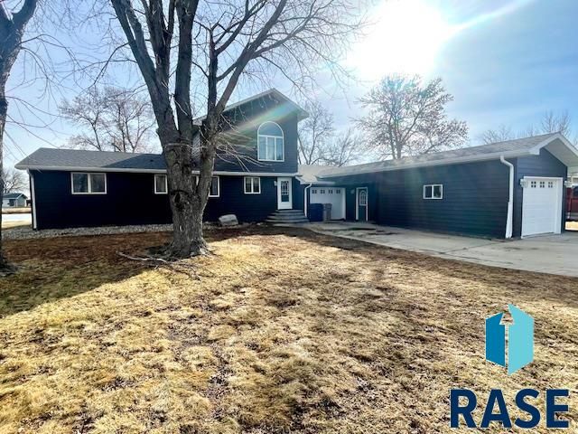 1392 S Lake Dr Drive, Watertown, SD 57201