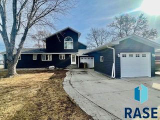 1392 S Lake Dr Drive, Watertown, SD 57201