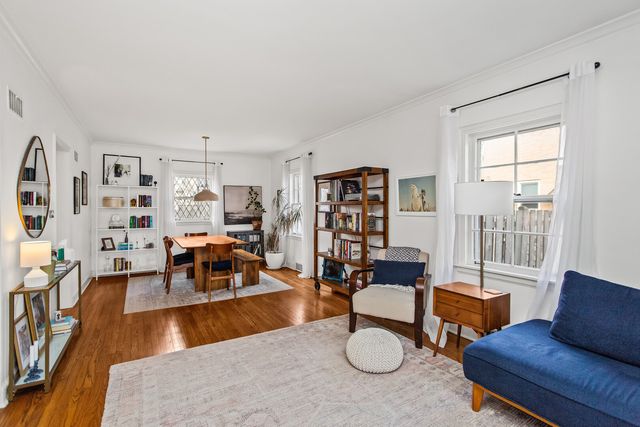 1019 Division Street, Oak Park, IL 60302