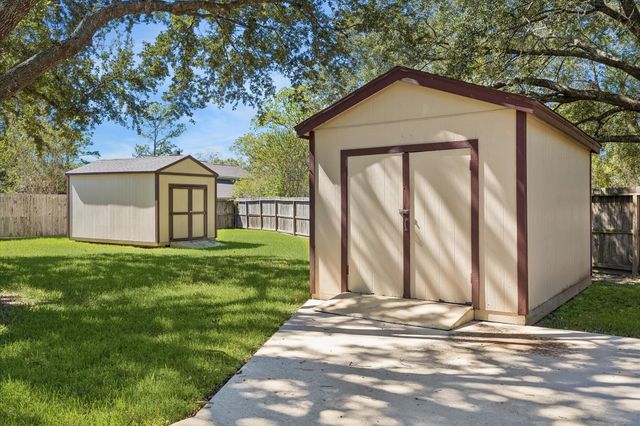 411 Dogwood Circle, Friendswood, TX 77546
