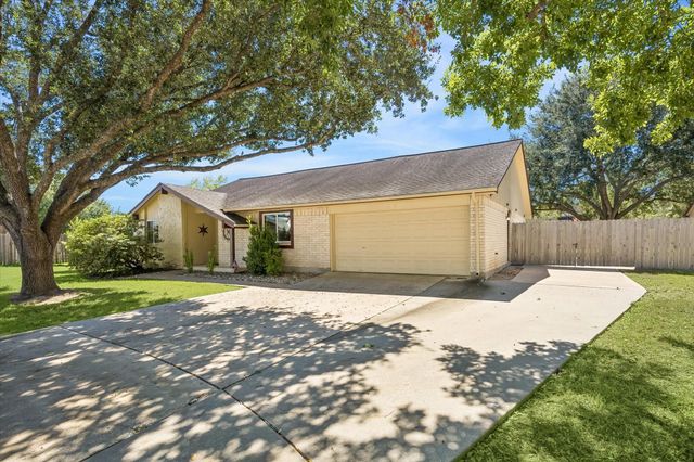 411 Dogwood Circle, Friendswood, TX 77546
