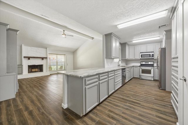 411 Dogwood Circle, Friendswood, TX 77546