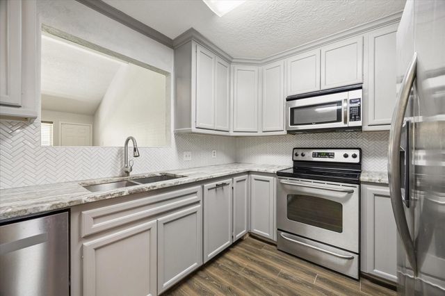411 Dogwood Circle, Friendswood, TX 77546