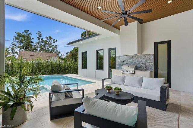 1150 8th TER N, Naples, FL 34102